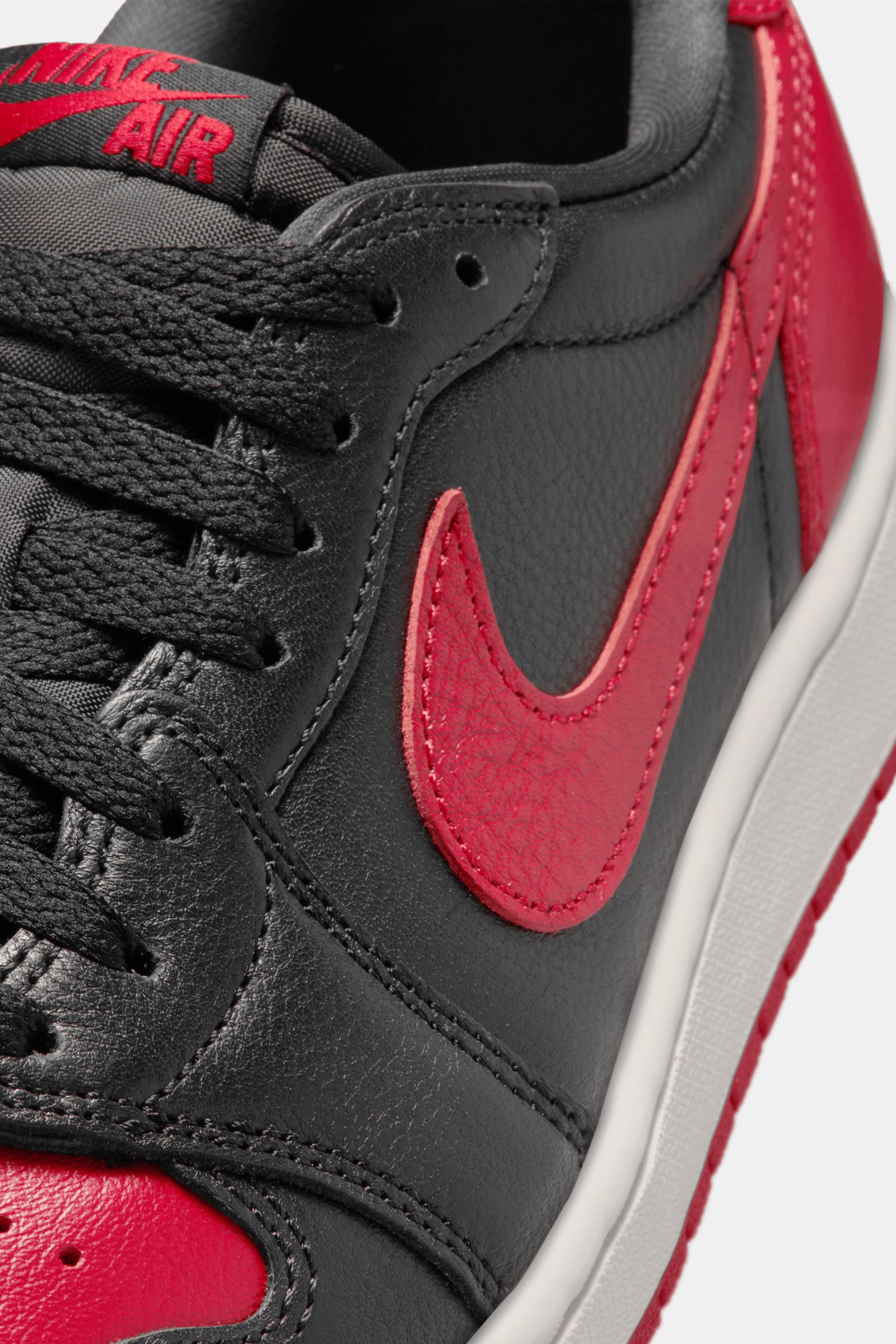 Air Jordan 1 Retro Low OG "Banned"