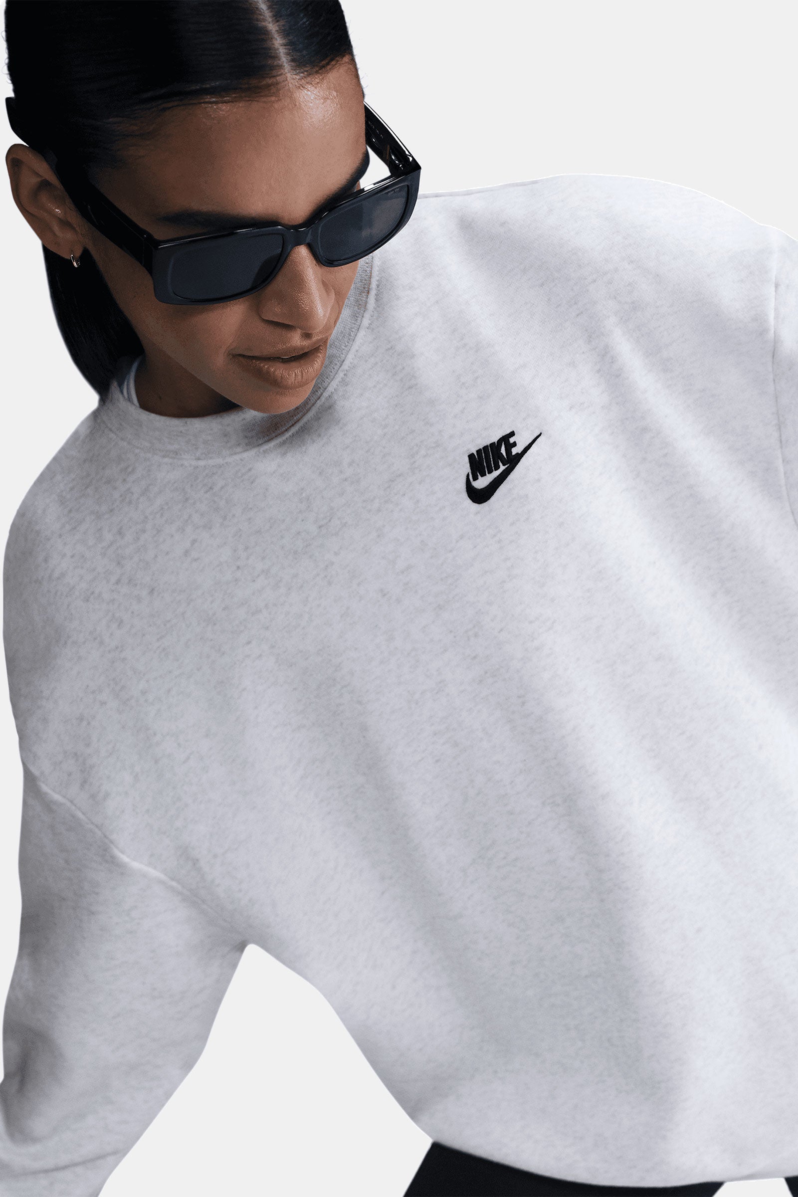 Womens Nike Sportswear Club Fleece Loose Crew-Neck Sweatshirt