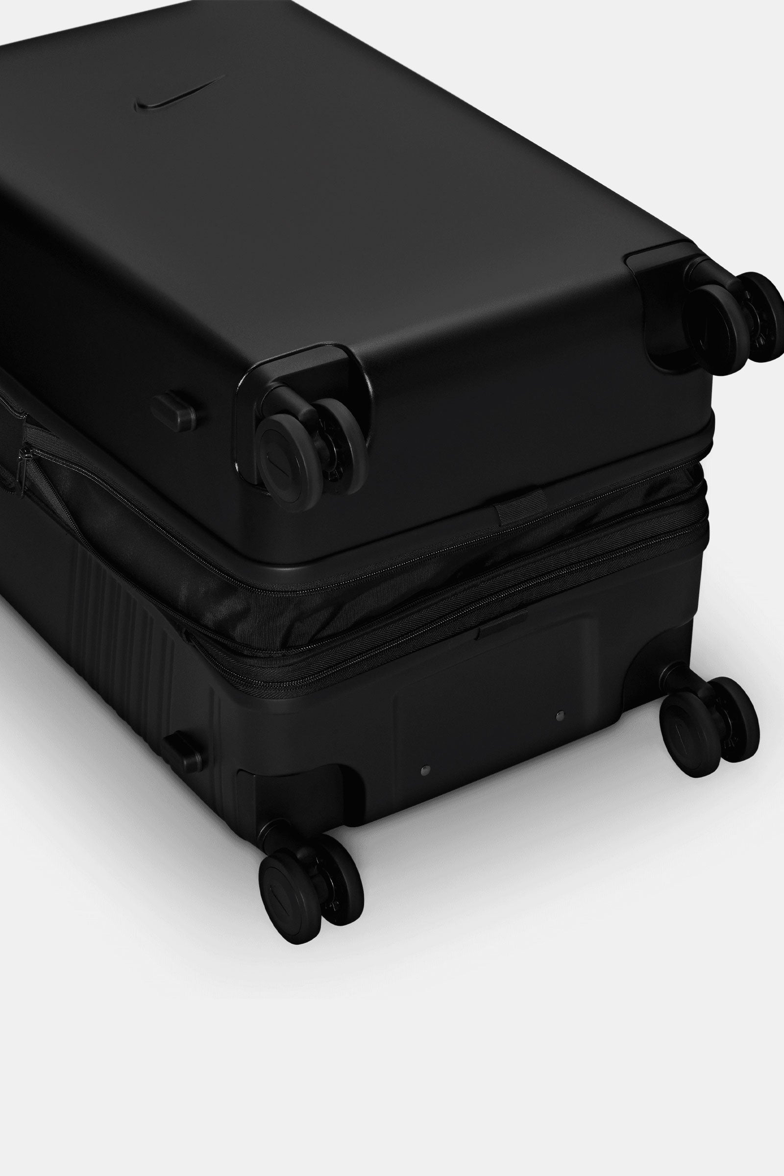 Nike Medium Hardshell Checked Luggage