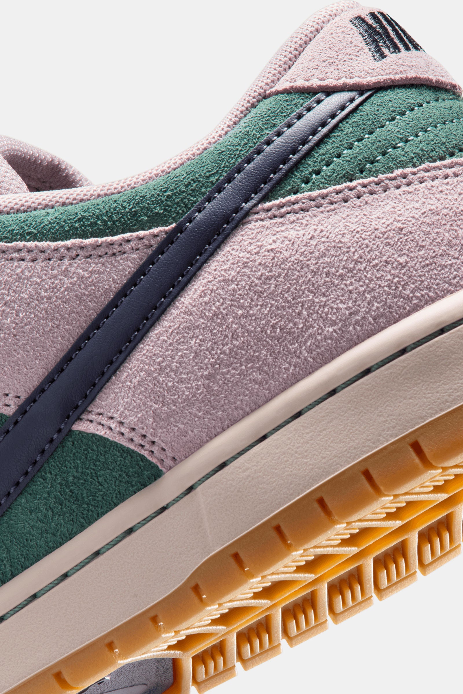 Nike SB Dunk Low Pro